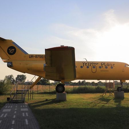 Yellow Plane Yurov Екстер'єр фото