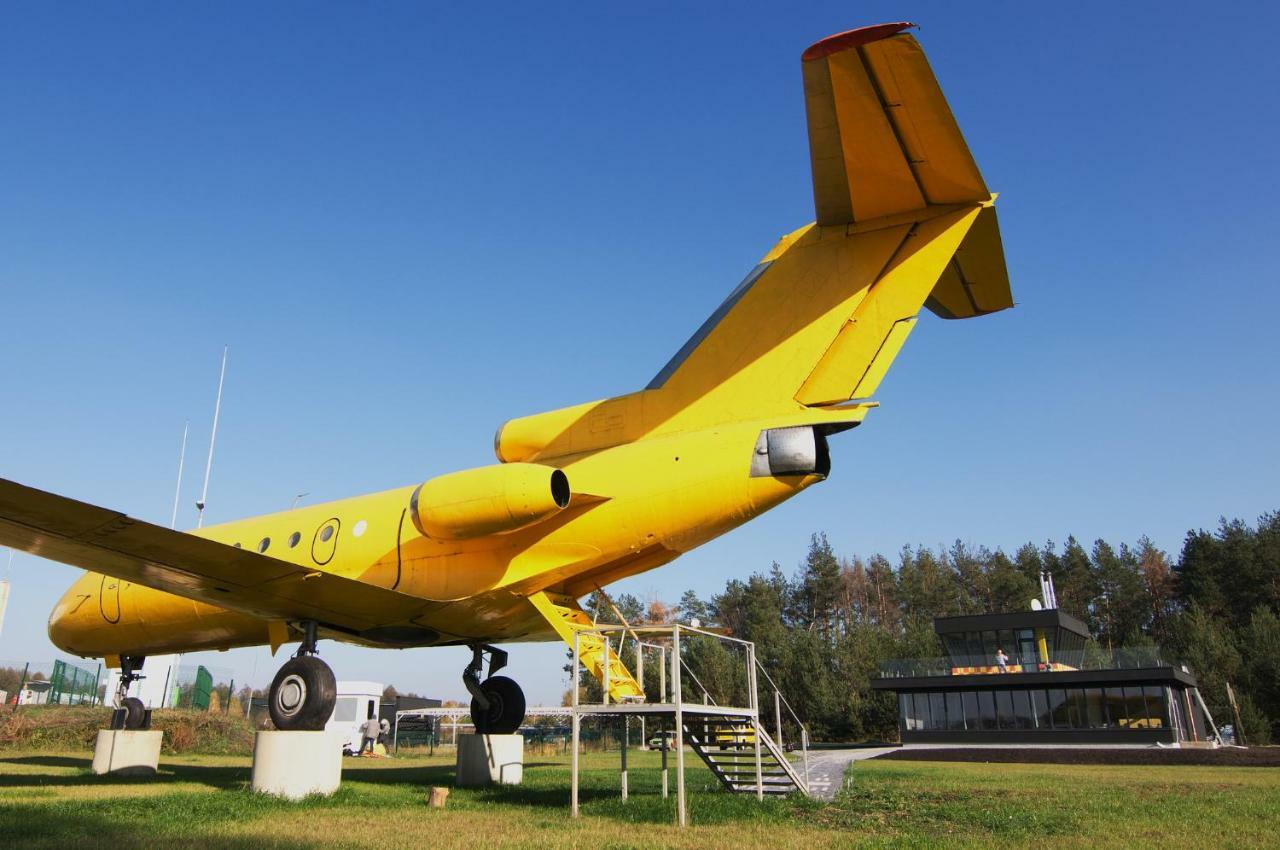 Yellow Plane Yurov Екстер'єр фото